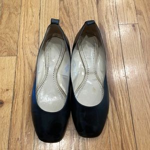 Black flats by Gabriella Rocha